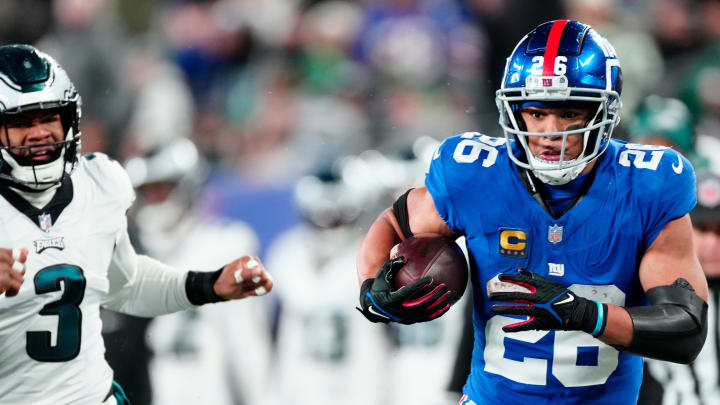 New York Giants running back Saquon Barkley (26) heads to the goal line in the second quarter past Philadelphia Eagles linebacker Nolan Smith (3), Sunday, January 7, 2024.