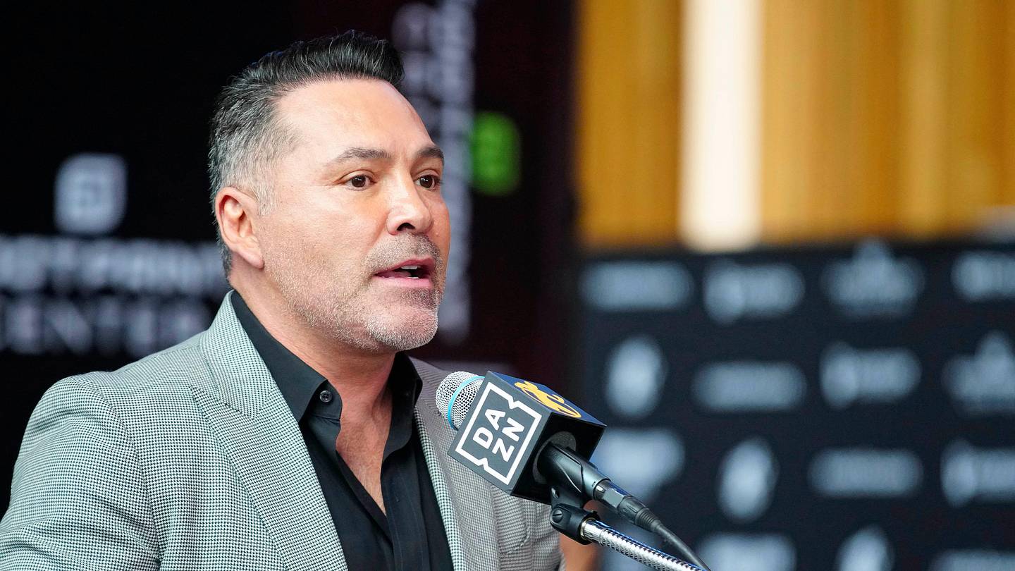 Oscar De La Hoya Discredits Canelo Alvarez's Legacy With One Question