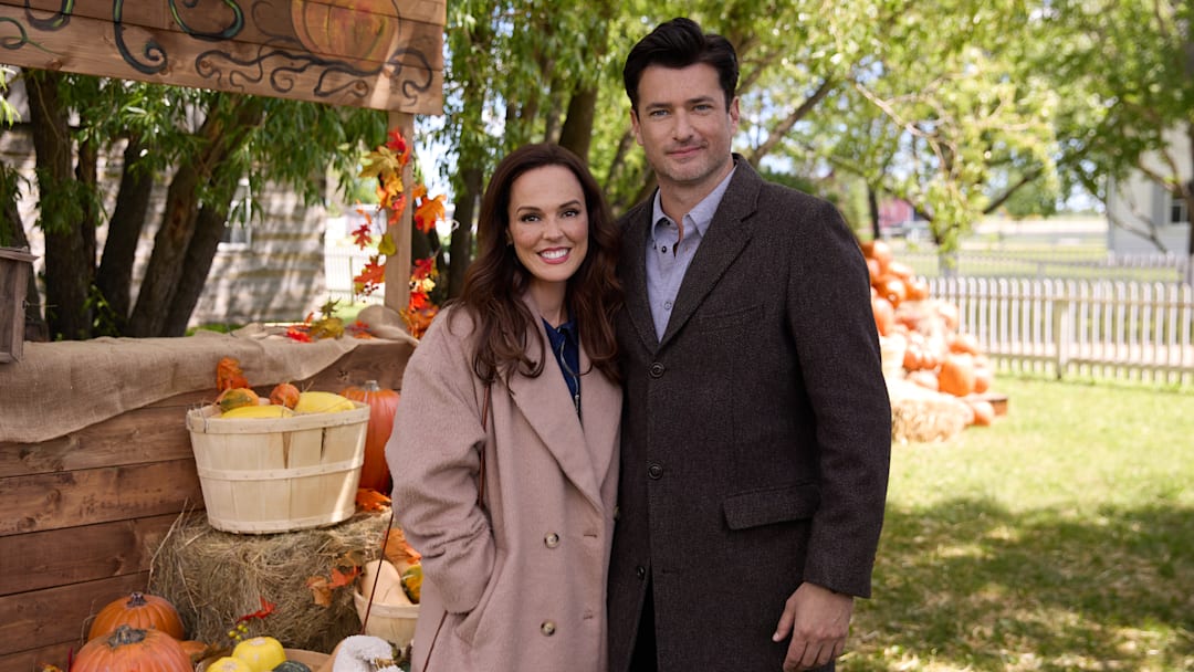 Erin Cahill and Wes Brown in Autumn at Apple Hill. Credit: ©2024 Hallmark Media/Photographer: Holly Dunphy