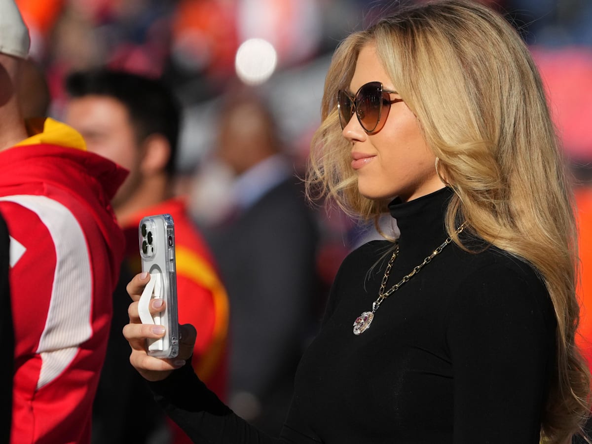 Ava Hunt, sister Gracie have Chiefs fit runway showdown at Bills rivalry  game