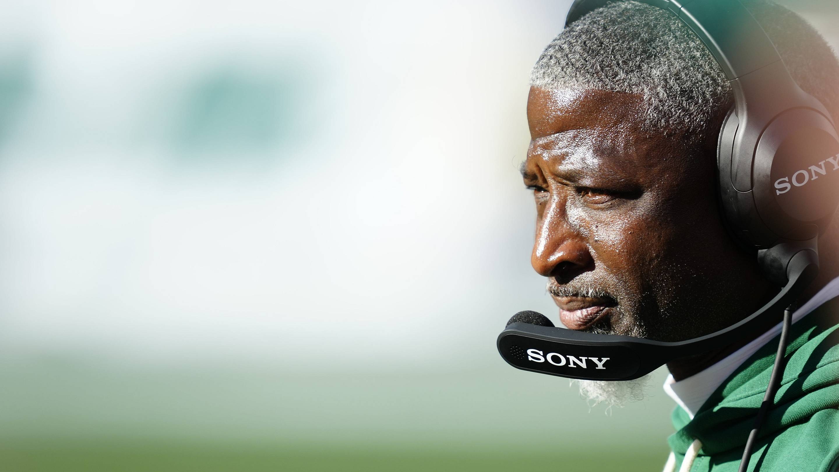 Writing on the Wall for Aaron Glenn Is Crystal Clear Despite Jets' Ongoing Belief