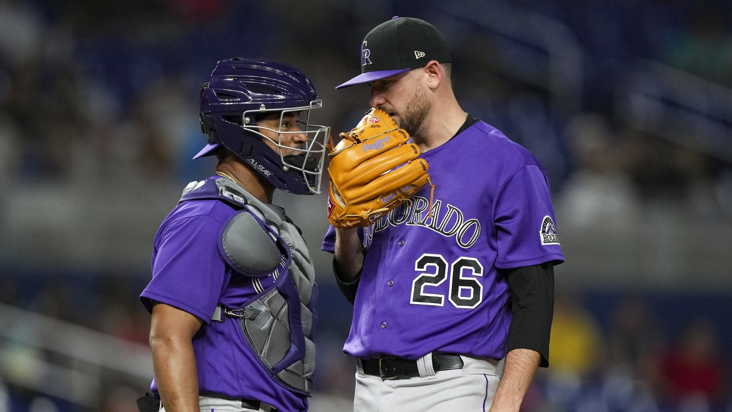 Diamondbacks players call for return to purple uniforms