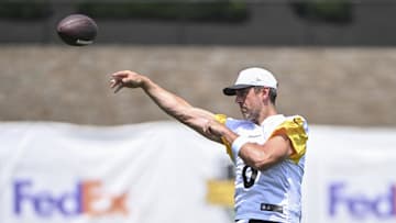 Pittsburgh Steelers quarterback Aaron Rodgers