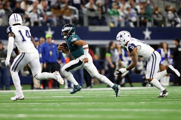 Philadelphia Eagles QB Jalen Hurts runs the ball against the Dallas Cowboys.