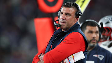 Aug 21, 2025; East Rutherford, New Jersey, USA; 
New England Patriots head coach Mike Vrabel looks on during the first half against the New York Giants at MetLife Stadium. Mandatory Credit: Vincent Carchietta-Imagn Images