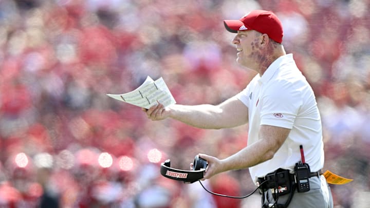 Sep 20, 2025; Louisville, Kentucky, USA; Louisville Cardinals head coach Jeff Brohm reacts during the second half against the Bowling Green Falcons at L&N Federal Credit Union Stadium. Louisville defeated Bowling Green 40-17. Mandatory Credit: Jamie Rhodes-Imagn Images Sep 20, 2025; Louisville, Kentucky, USA; Louisville Cardinals head coach Jeff Brohm reacts during the second half against the Bowling Green Falcons at L&N Federal Credit Union Stadium. Louisville defeated Bowling Green 40-17. Mandatory Credit: Jamie Rhodes-Imagn Images