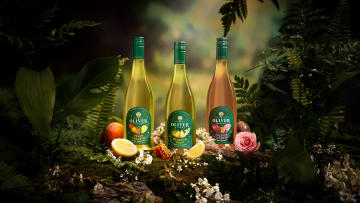 New summer wine cocktails give French 75, Sangria, Passionfruit Martini flavors. Image courtesy of Oliver Winery