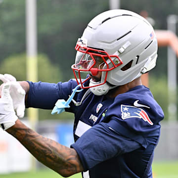 Jun 9, 2025; Foxborough, MA, USA; New England Patriots cornerback Carlton Davis III (7) makes a catch during minicamp at Gillette Stadium. Mandatory Credit: Eric Canha-Imagn Images