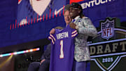 Kentucky Wildcats cornerback Maxwell Hairston poses with NFL commissioner Roger Goodell after being selected by the Baltimore Ravens as the 30th pick in the first round of the 2025 NFL Draft at Lambeau Field.