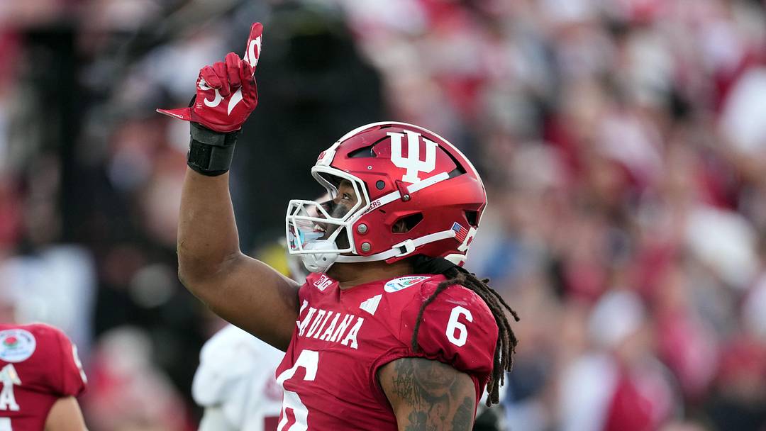 Indiana Hoosiers defensive lineman Mikail Kamara (6) Indiana Hoosiers defensive lineman Mikail Kamara (6)