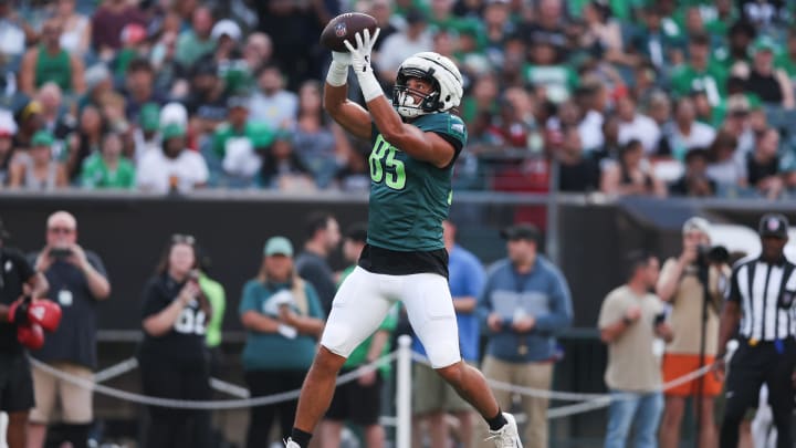 Aug 1, 2024; Philadelphia, PA, USA; Philadelphia Eagles tight end Albert Okwuegbunam Jr. (85) catches the ball during a training camp practice at Lincoln Financial Field. Bill Streicher-USA TODAY Sports