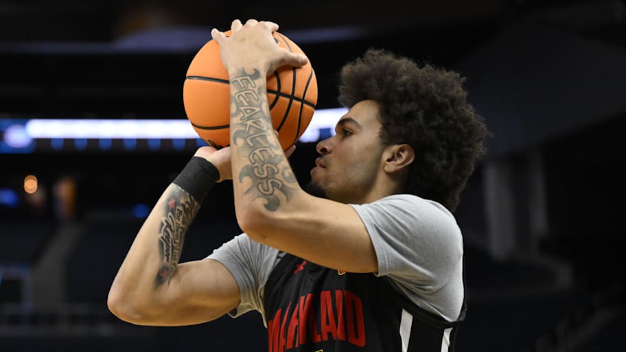 Ja'Kobi Gillespie shoots the basketball during a practice. 