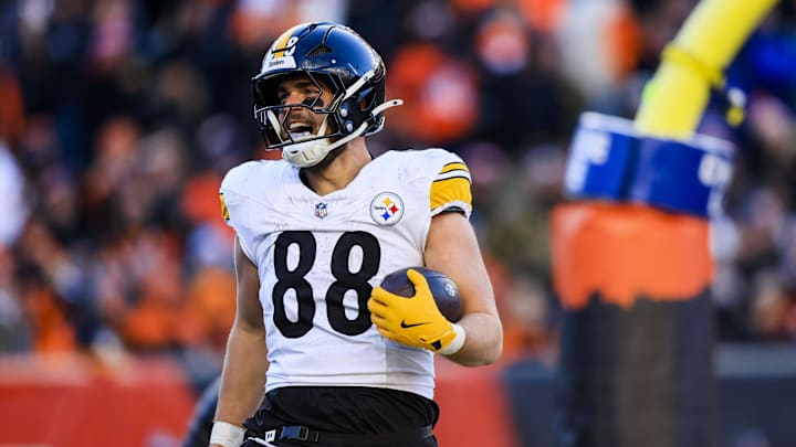 Dec 1, 2024; Cincinnati, Ohio, USA; Pittsburgh Steelers tight end Pat Freiermuth (88) reacts after scoring a touchdown against the Cincinnati Bengals in the second half at Paycor Stadium. Mandatory Credit: Katie Stratman-Imagn Images Dec 1, 2024; Cincinnati, Ohio, USA; Pittsburgh Steelers tight end Pat Freiermuth (88) reacts after scoring a touchdown against the Cincinnati Bengals in the second half at Paycor Stadium. Mandatory Credit: Katie Stratman-Imagn Images