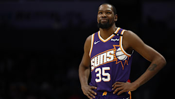 Phoenix Suns v Charlotte Hornets