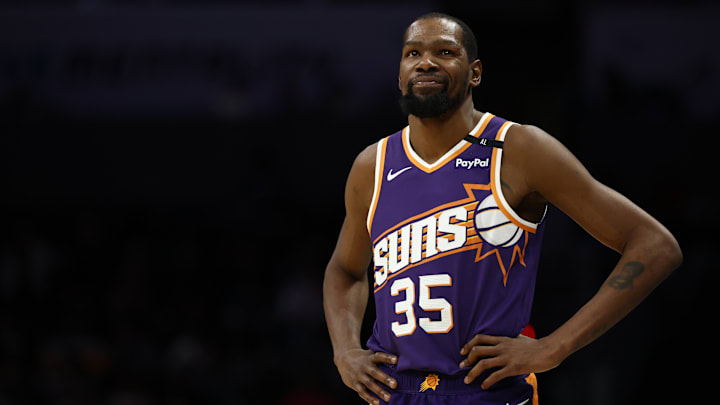 Phoenix Suns v Charlotte Hornets
