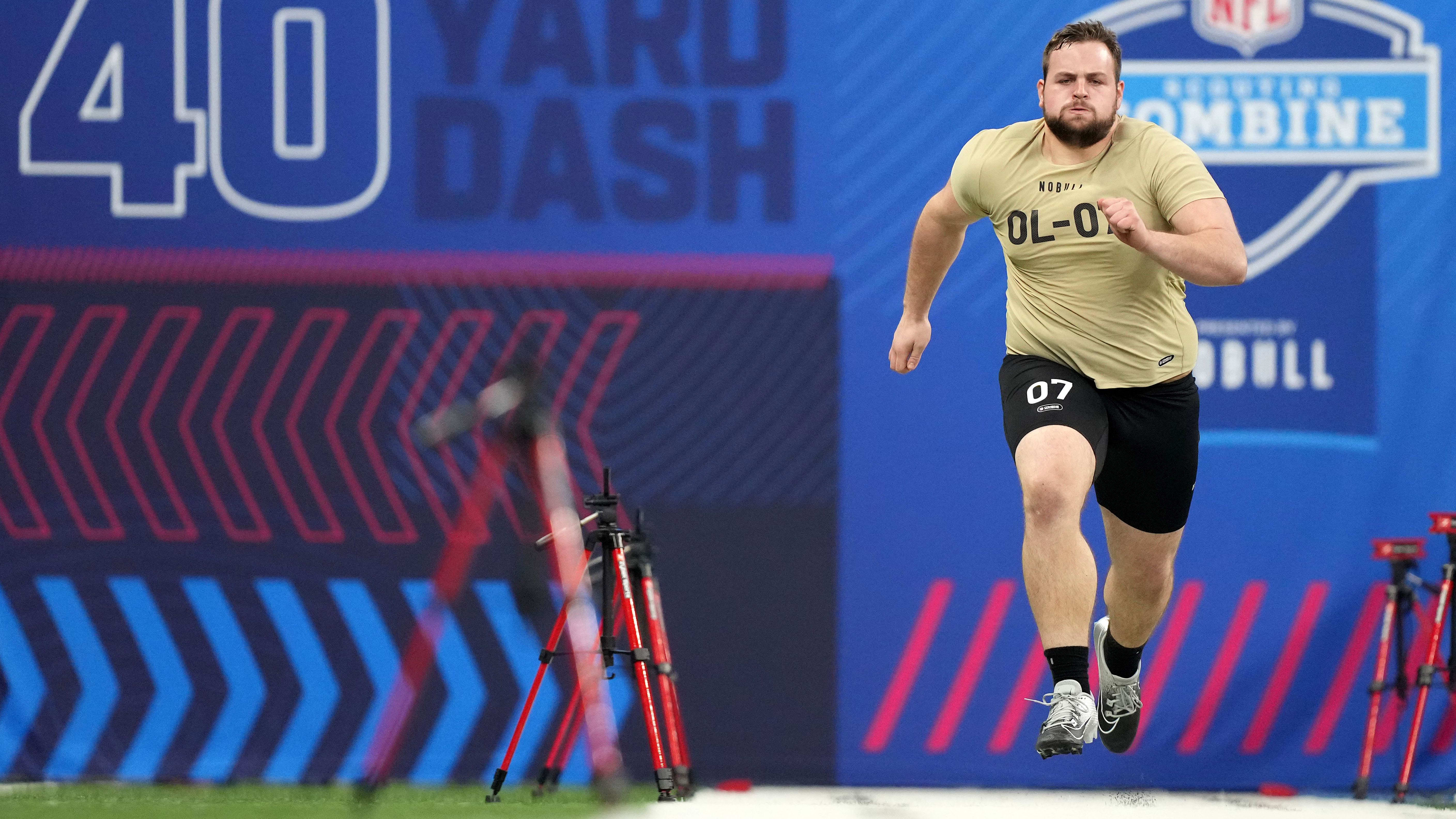 Kansas State offensive lineman Cooper Beebe (OL07) runs the 40-yard dash.