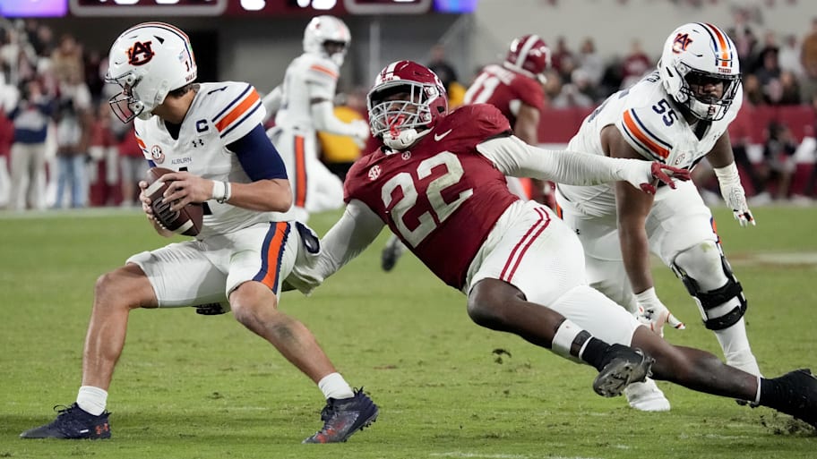 Alabama defensive end LT Overton