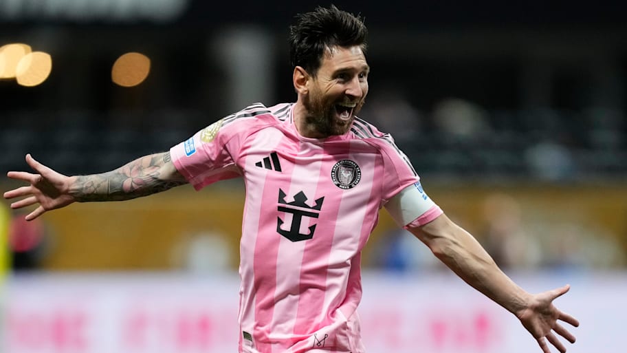 Lionel Messi scored a brilliant free kick to complete Inter Miami's comeback vs. Porto. | IMAGO/NurPhoto