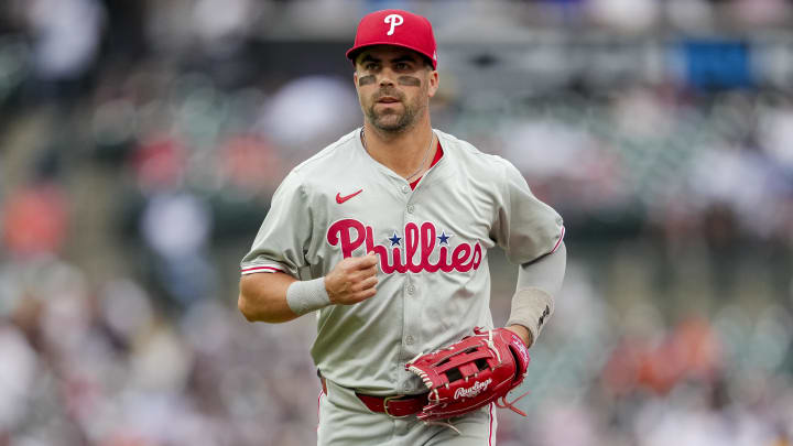 Whit Merrifield firmó con los Bravos de Atlanta 