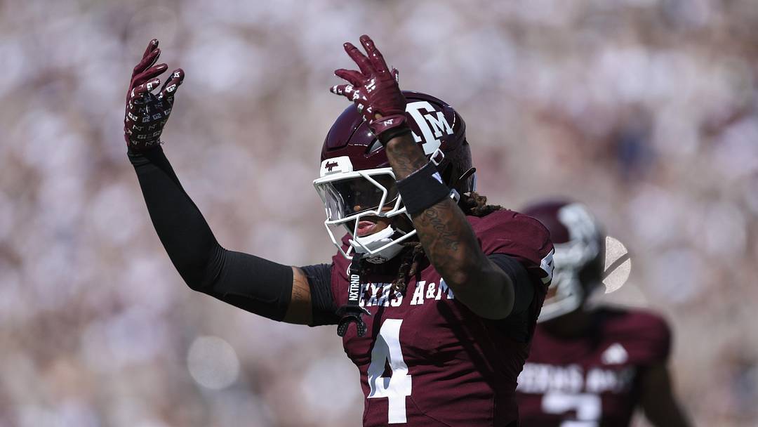 Sep 27, 2025; College Station, Texas, USA; Texas A&M Aggies cornerback Will Lee III (4) motions to the crowd during the first quarter against the Auburn Tigers at Kyle Field. Mandatory Credit: Troy Taormina-Imagn Images Sep 27, 2025; College Station, Texas, USA; Texas A&M Aggies cornerback Will Lee III (4) motions to the crowd during the first quarter against the Auburn Tigers at Kyle Field. Mandatory Credit: Troy Taormina-Imagn Images
