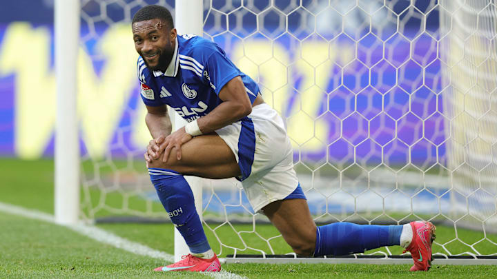 Vor dem Abschied? Moussa Sylla könnte Schalke nach nur einem Jahr wieder verlassen Vor dem Abschied? Moussa Sylla könnte Schalke nach nur einem Jahr wieder verlassen