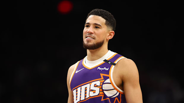 Phoenix Suns guard Devin Booker (1) against the Minnesota Timberwolves