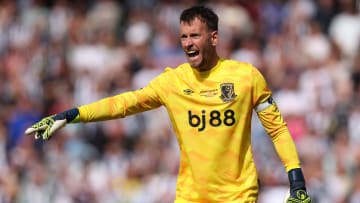 Neto is set to sign for Arsenal