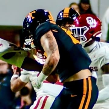 Oklahoma defensive end R Mason Thomas