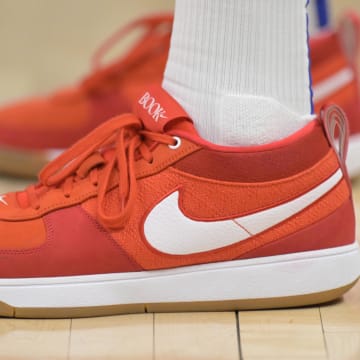 Devin Booker wears the Nike Book 1.