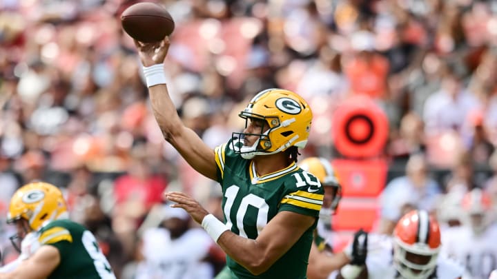 Green Bay Packers quarterback Jordan Love (10) throws a pass against the Cleveland Browns on Saturday.