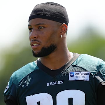 Eagles RB Saquon Barkley was one of the best running backs in fantasy football last season, scoring 355.3 points.