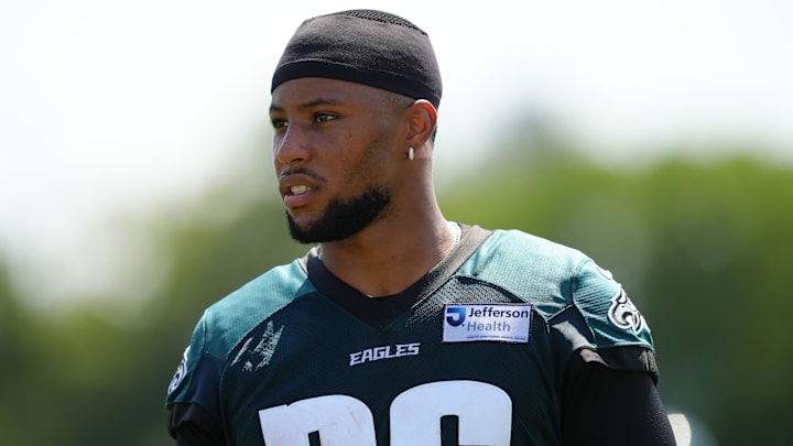 Eagles RB Saquon Barkley was one of the best running backs in fantasy football last season, scoring 355.3 points.