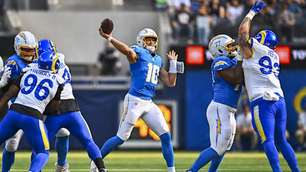 Los Angeles Chargers quarterback Justin Herbert (10) throws a pass against the Los Angeles Rams