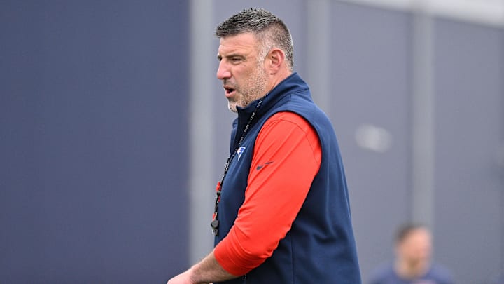 Jun 9, 2025; Foxborough, MA, USA; New England Patriots head coach Mike Vrabel watches over players during minicamp at Gillette Stadium. Mandatory Credit: Eric Canha-Imagn Images