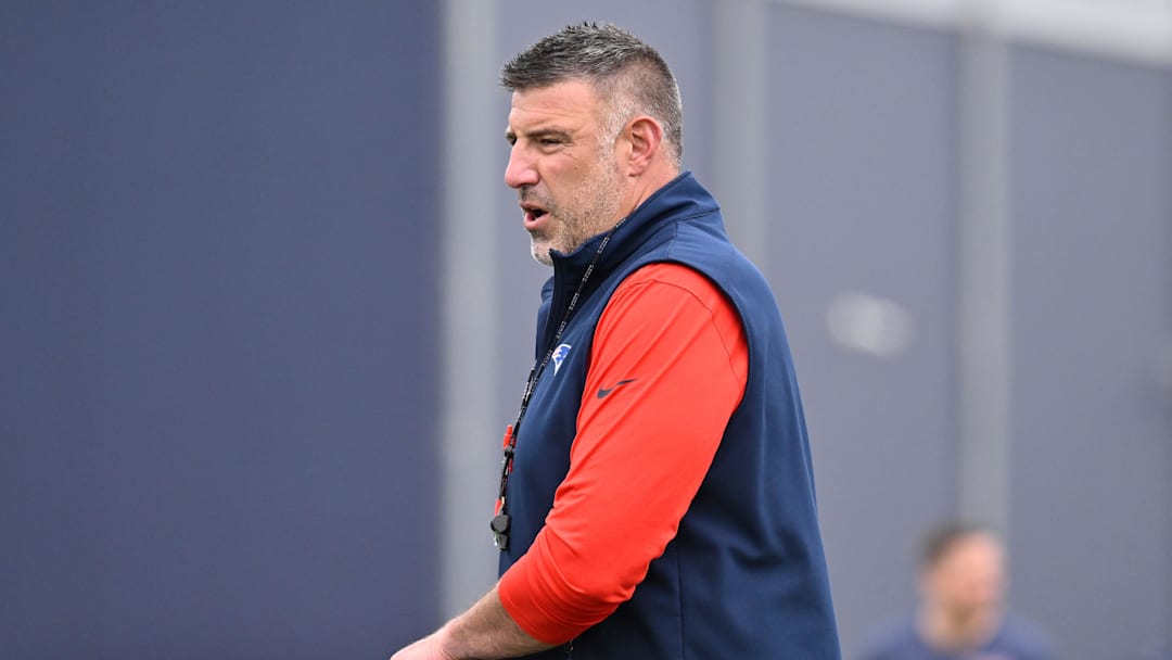 Jun 9, 2025; Foxborough, MA, USA; New England Patriots head coach Mike Vrabel watches over players during minicamp at Gillette Stadium. Mandatory Credit: Eric Canha-Imagn Images