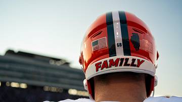 Dezmond Schuster Elevates Illinois Offensive Line Depth