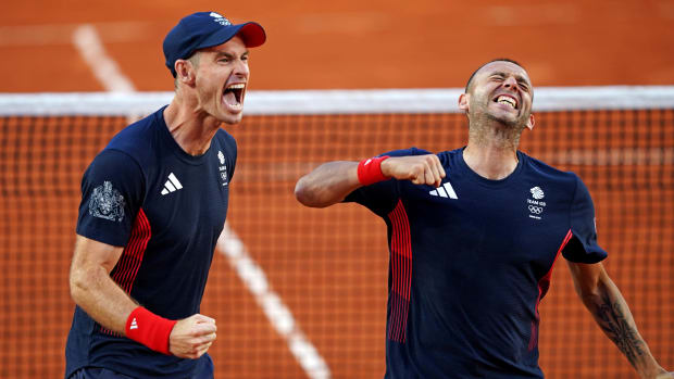 Andy Murray and Daniel Evans are still alive, advancing to the third round of the men's doubles draw at the Paris Games. 