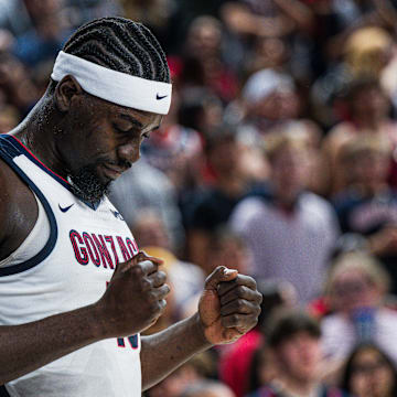 Gonzaga Bulldogs forward Graham Ike (15).