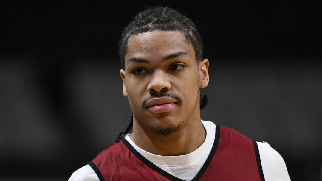 Mar 25, 2026; San Jose, CA, USA; Arkansas Razorbacks guard Darius Acuff Jr. (5) looks on during a practice session ahead of the west regional of the men's 2026 NCAA Tournament at SAP Center. Mandatory Credit: Eakin Howard-Imagn Images Mar 25, 2026; San Jose, CA, USA; Arkansas Razorbacks guard Darius Acuff Jr. (5) looks on during a practice session ahead of the west regional of the men's 2026 NCAA Tournament at SAP Center. Mandatory Credit: Eakin Howard-Imagn Images