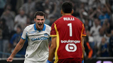 Benjamin Pavard et Geronimo Rulli avec l'OM contre le PSG
