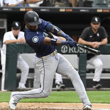 Seattle Mariners outfielder Victor Robles (10) hits an RBI single against the Chicago White Sox during the fourth inning at Guaranteed Rate Field on July 27.