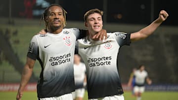 FBL-LIBERTADORES-UCENTRALVEN-CORINTHIANS