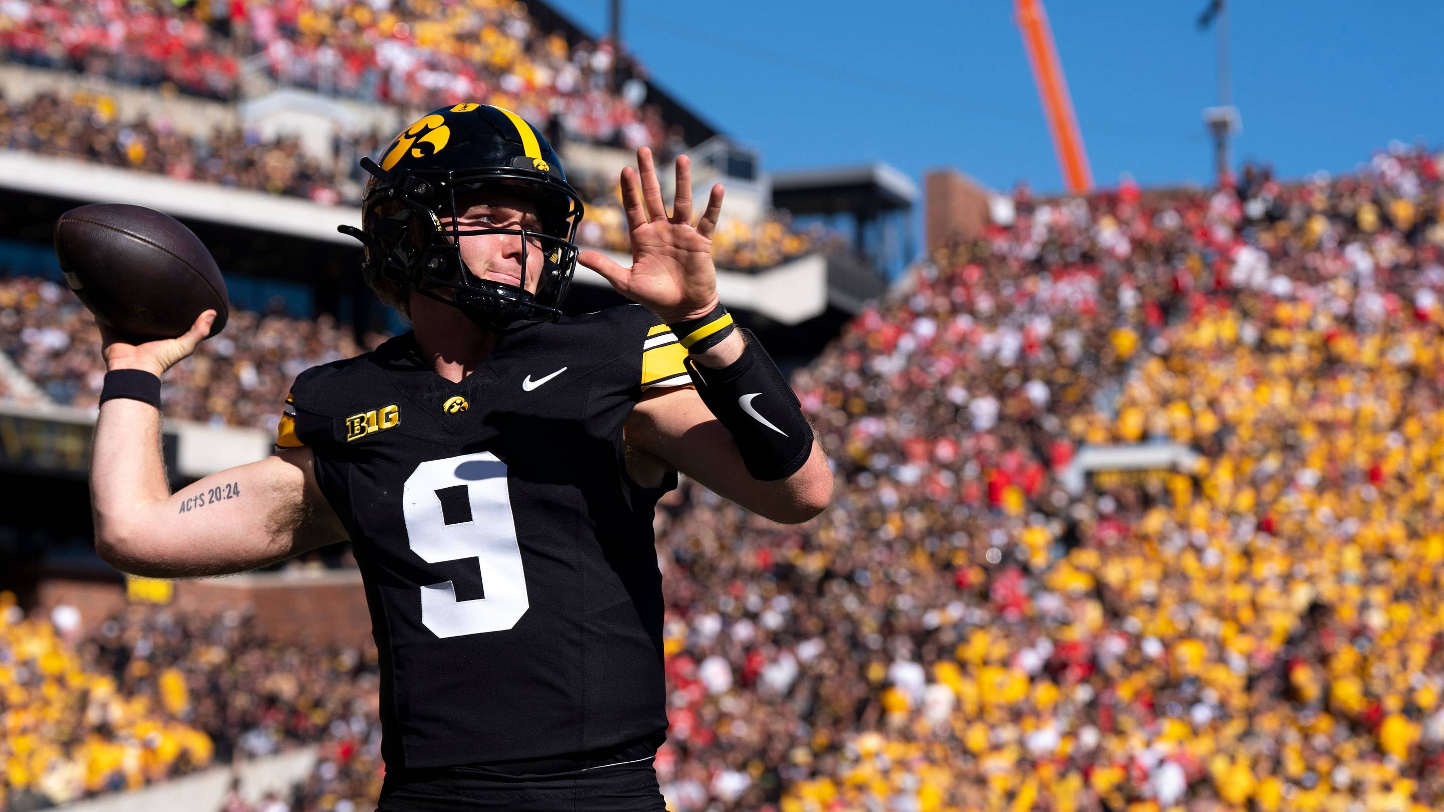 Huskies Unsure Who Will Quarterback Iowa
