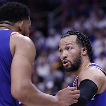 New York Knicks guard Jalen Brunson talks to center Karl-Anthony Towns. Mandatory Credit: Rick Osentoski-Imagn Images
