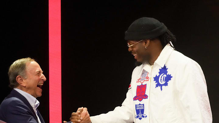 Jun 27, 2025; Los Angeles, California, USA; Oklahoma City Thunder guard Luguentz Dort shakes hands with NHL Commissioner Gary Bettman as he announces a trade by the Montreal Canadiens for the 16th overall pick with New York Islanders in the first round of the 2025 NHL Draft at Peacock Theater. Mandatory Credit: Kirby Lee-Imagn Images Jun 27, 2025; Los Angeles, California, USA; Oklahoma City Thunder guard Luguentz Dort shakes hands with NHL Commissioner Gary Bettman as he announces a trade by the Montreal Canadiens for the 16th overall pick with New York Islanders in the first round of the 2025 NHL Draft at Peacock Theater. Mandatory Credit: Kirby Lee-Imagn Images