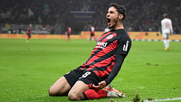 Fares Chaibi beim Torjubel im Frankfurt-Trikot