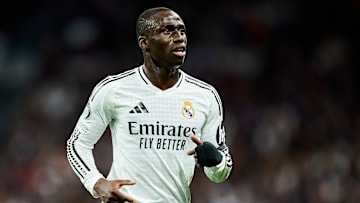 Mendy sofre nova lesão muscular e vira desfalque no Real Madrid Mendy sofre nova lesão muscular e vira desfalque no Real Madrid