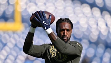 Calvin Ridley warms up before the game between the Houston Texans and Tennessee Titans