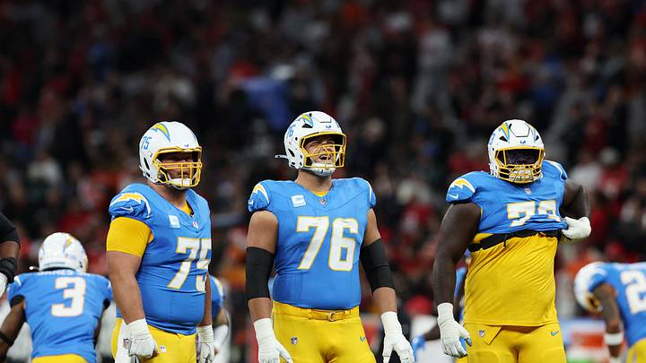 Chargers undergo big OL shuffles in front of Justin Herbert on final injury report