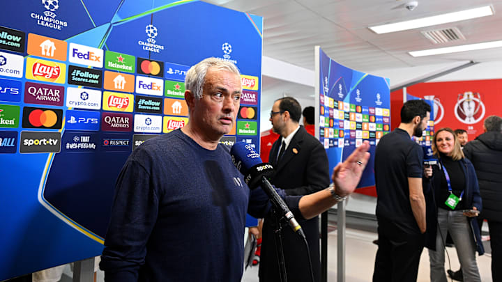 José Mourinho n'est pas tendre avec l'arbitre François Letexier. José Mourinho n'est pas tendre avec l'arbitre François Letexier.